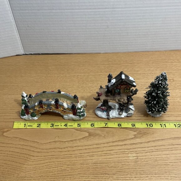 Vtg Cobblestone Corners Christmas Village Set Tree Club House Stone Bridge Pine - Picture 7 of 8